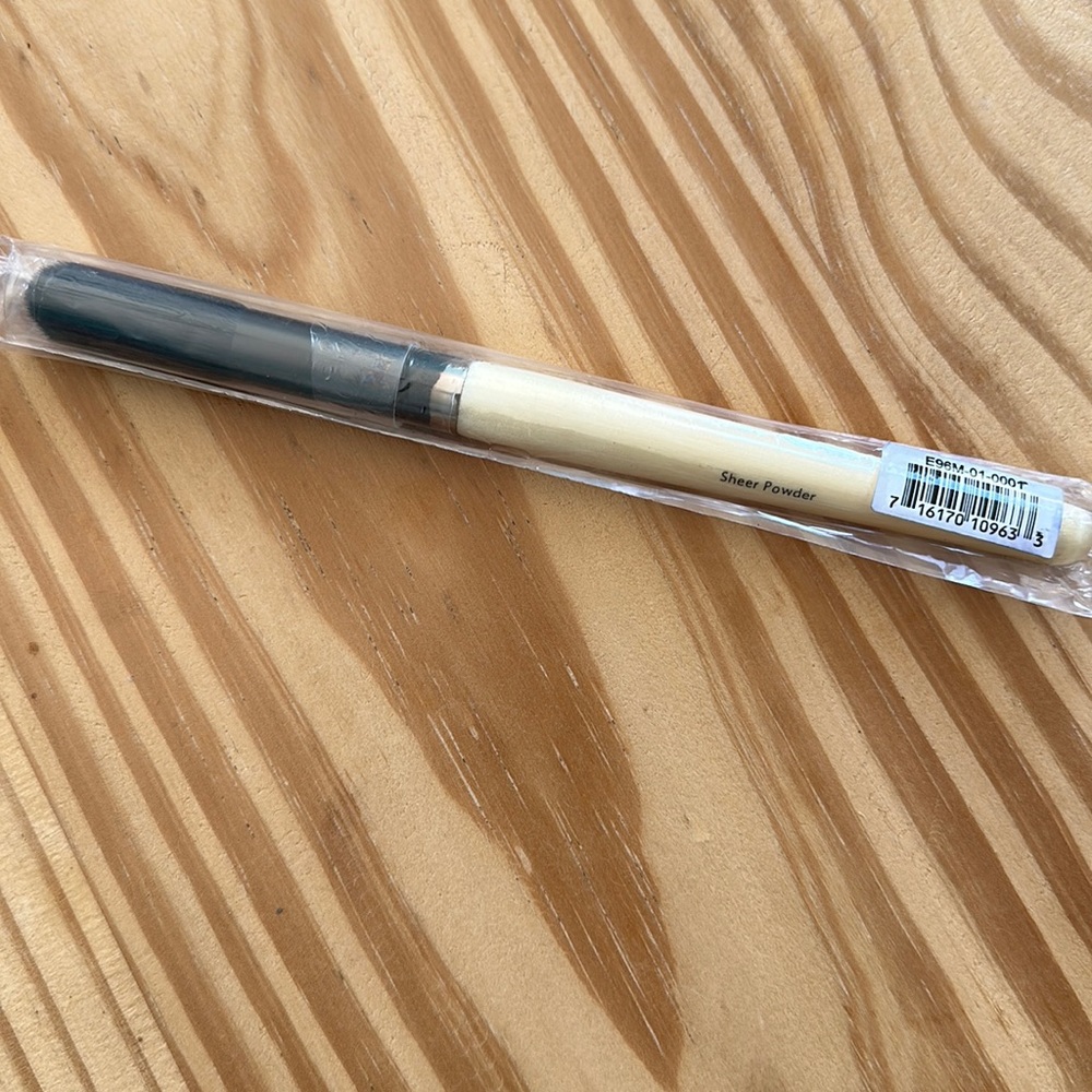 Bobbi Brown Sheer Powder Brush